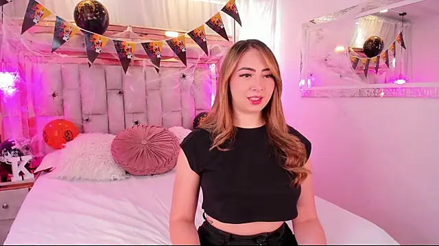 Katalina Evans online show from October 2025 12:04:01 PM