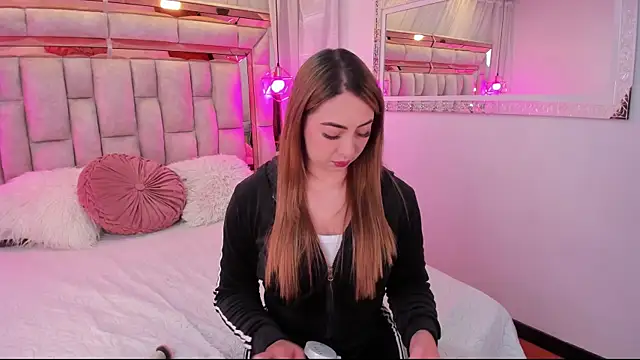 Katalina Evans online show from October 2025 11:12:01 AM