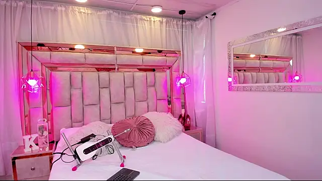 Katalina Evans online show from October 2025 11:58:02 AM