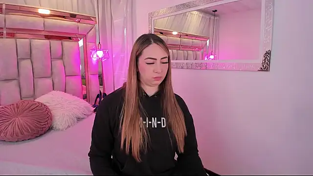 Katalina Evans online show from November 2025 10:59:02 AM