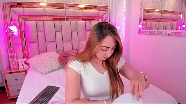 Katalina Evans online show from November 2025 11:15:01 AM