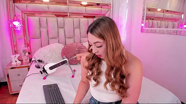 Katalina Evans online show from October 2025 12:07:01 PM