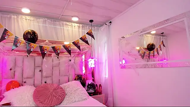 Katalina Evans online show from October 2025 11:53:01 AM