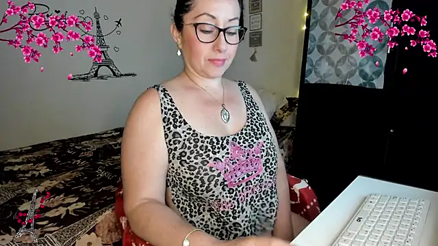 nataparis online show from May 2026 11:54:02 PM