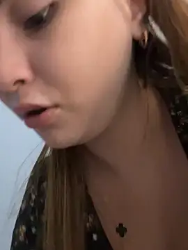 Snapshot of Aitana_Hilton_ chatting on October 2025 11:42:02 AM Aitana Hilton online show from October 2025 11:42:02 AM