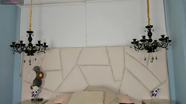 Snapshot of Aitana_Hilton_ chatting on October 2025 11:44:02 AM Aitana Hilton online show from October 2025 11:44:02 AM