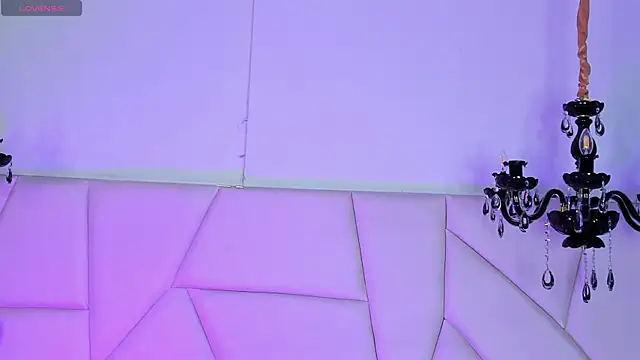 Snapshot of Aitana_Hilton_ chatting on September 2025 12:33:01 PM Aitana Hilton online show from September 2025 12:33:01 PM