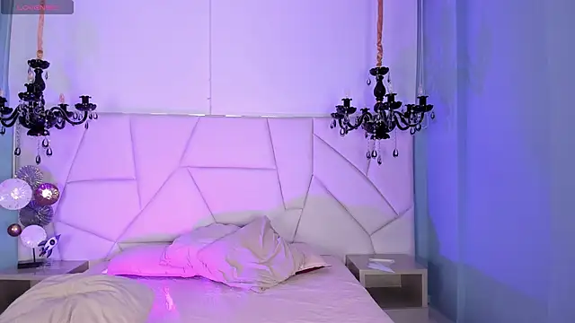 Snapshot of Aitana_Hilton_ chatting on October 2025 11:44:01 AM Aitana Hilton online show from October 2025 11:44:01 AM