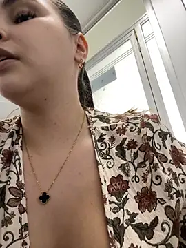 Snapshot of Aitana_Hilton_ chatting on September 2025 03:23:02 PM Aitana Hilton online show from September 2025 03:23:02 PM