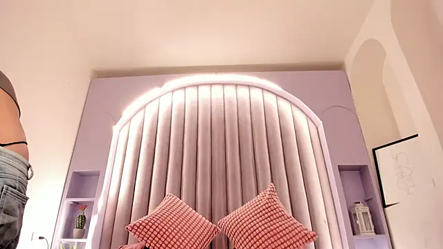 Snapshot of SabrinaSpell_ chatting on December 2025 11:47:02 AM SabrinaSpell online show from December 2025 11:47:02 AM