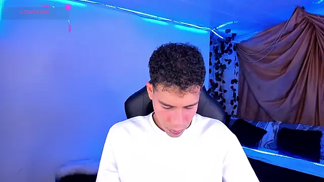 Ethan Boyy online show from December 2025 11:28:02 PM