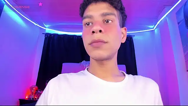 Snapshot of Ethan_Boyy chatting on June 2026 07:04:01 PM Ethan Boyy online show from June 2026 07:04:01 PM