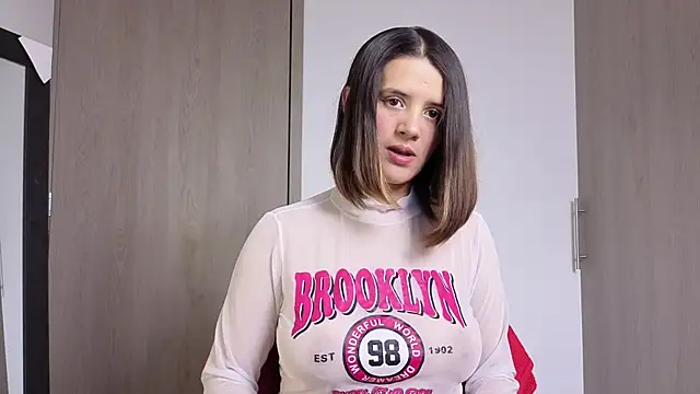 SexLaura  online show from November 2025 10:32:01 PM