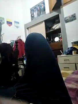 Snapshot of alejo5288 chatting on October 2025 03:27:02 AM alejo5288 online show from October 2025 03:27:02 AM