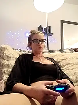 F0xLeigh online show from November 2025 04:40:01 PM