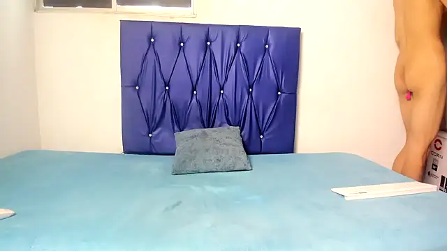 Latinos 2001 online show from September 2025 02:17:01 PM