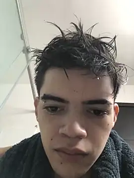 Latinos 2001 online show from December 2025 12:40:02 PM