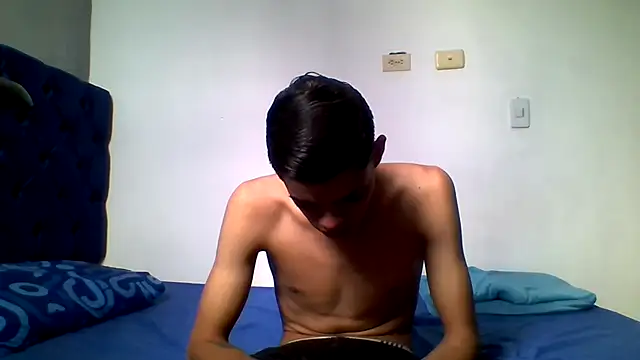 Latinos 2001 online show from June 2026 04:17:01 PM