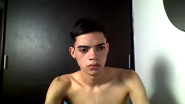 Snapshot of Latinos_2001 chatting on July 2026 12:55:01 AM Latinos 2001 online show from July 2026 12:55:01 AM