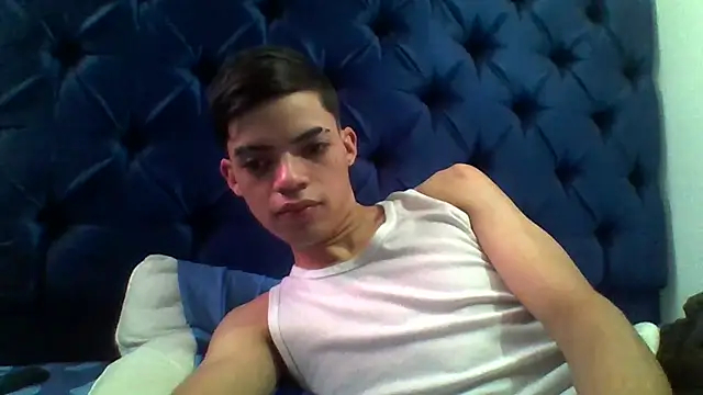 Latinos 2001 online show from April 2026 05:03:02 PM