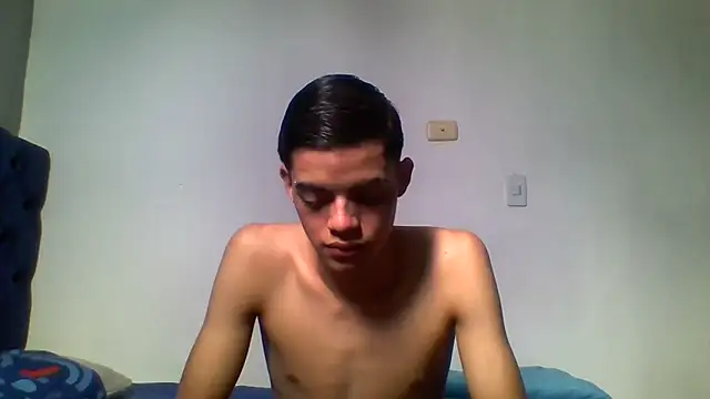 Snapshot of Latinos_2001 chatting on June 2026 02:55:01 PM Latinos 2001 online show from June 2026 02:55:01 PM