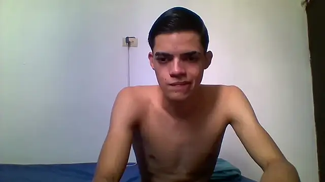 Snapshot of Latinos_2001 chatting on June 2026 02:25:02 PM Latinos 2001 online show from June 2026 02:25:02 PM