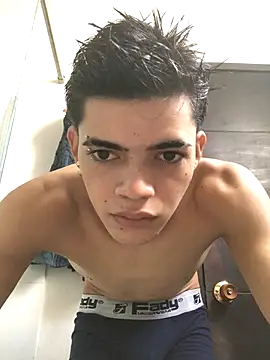 Latinos 2001 online show from October 2025 01:43:02 PM