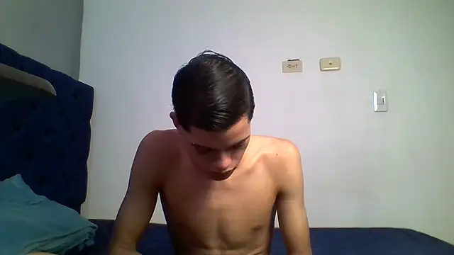 Snapshot of Latinos_2001 chatting on July 2026 01:34:02 PM Latinos 2001 online show from July 2026 01:34:02 PM