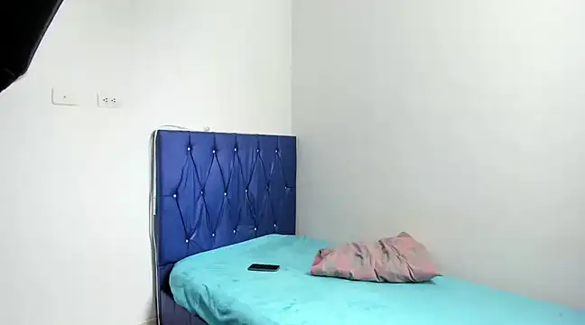 Latinos 2001 online show from March 2025 03:01:01 PM