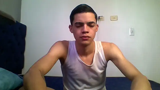 Snapshot of Latinos_2001 chatting on July 2026 02:13:01 PM Latinos 2001 online show from July 2026 02:13:01 PM