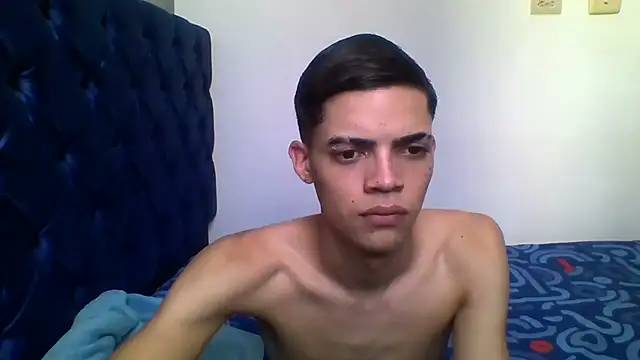 Latinos 2001 online show from May 2026 06:33:01 PM