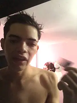 Latinos 2001 online show from November 2025 12:42:01 PM