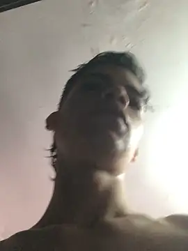 Latinos 2001 online show from December 2025 01:21:02 PM