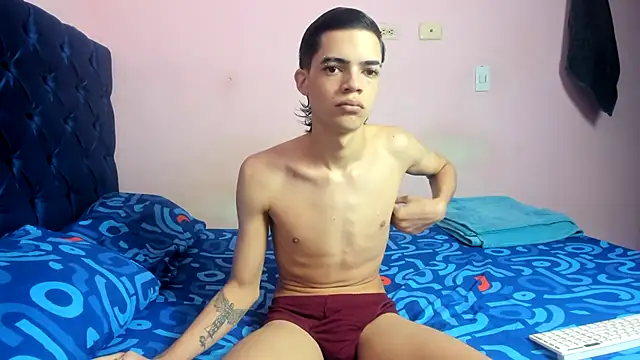 Latinos 2001 online show from February 2026 02:59:02 PM