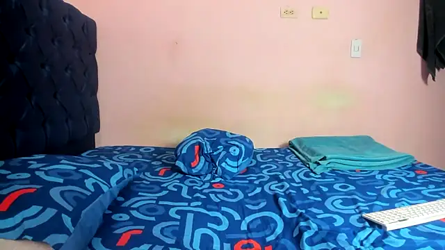 Latinos 2001 online show from February 2026 04:37:01 PM