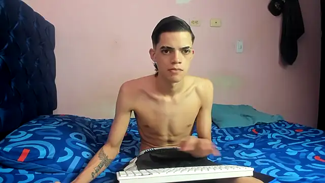 Latinos 2001 online show from March 2026 06:41:01 PM