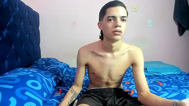 Latinos 2001 online show from February 2026 06:02:02 PM