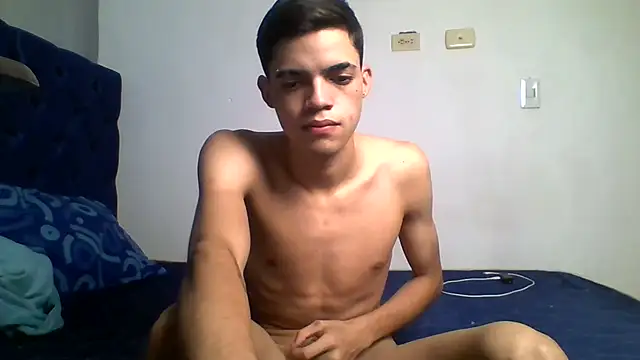 Snapshot of Latinos_2001 chatting on July 2026 02:07:01 AM Latinos 2001 online show from July 2026 02:07:01 AM