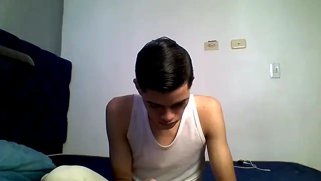 Snapshot of Latinos_2001 chatting on July 2026 02:43:01 PM Latinos 2001 online show from July 2026 02:43:01 PM