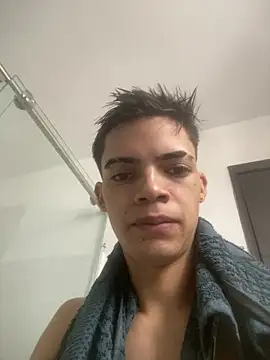 Snapshot of Latinos_2001 chatting on June 2026 01:22:01 PM Latinos 2001 online show from June 2026 01:22:01 PM