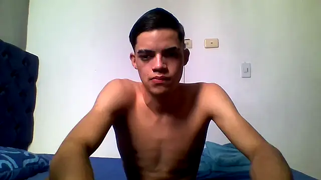 Snapshot of Latinos_2001 chatting on June 2026 07:24:01 PM Latinos 2001 online show from June 2026 07:24:01 PM