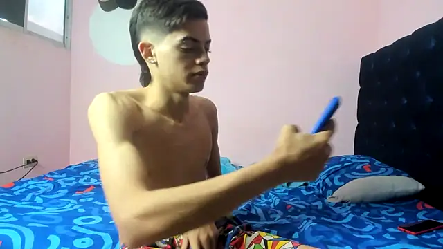 Latinos 2001 online show from March 2026 12:31:01 PM