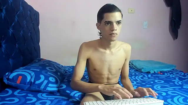 Latinos 2001 online show from March 2026 12:33:01 AM