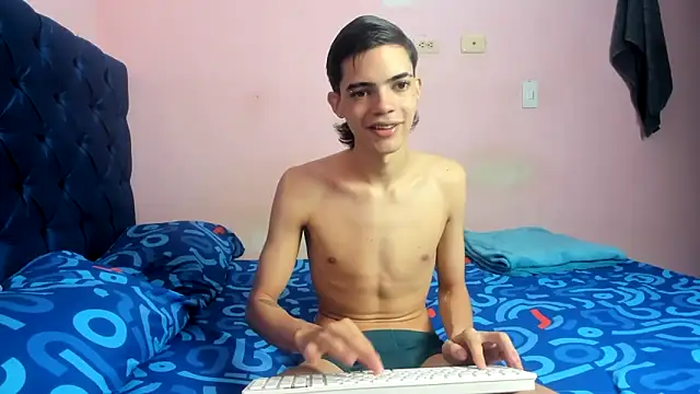 Latinos 2001 online show from February 2026 03:33:01 PM