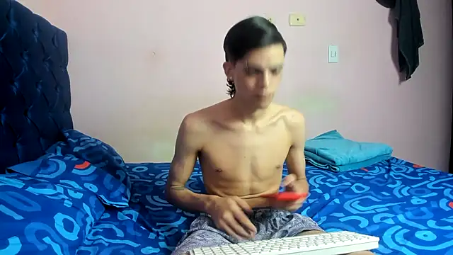 Latinos 2001 online show from February 2026 04:51:02 PM