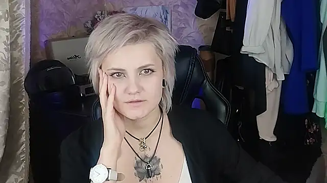 Snapshot of EvaBrownie chatting on February 2025 04:25:01 PM EvaBrownie online show from February 2025 04:25:01 PM