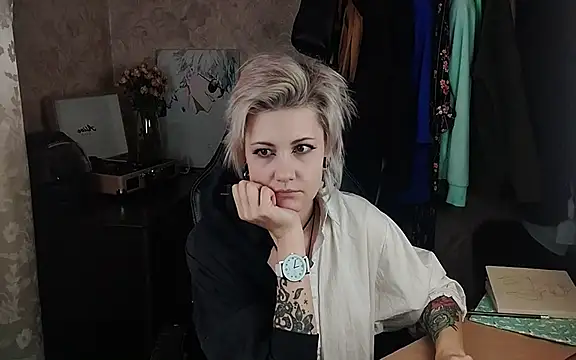 Snapshot of EvaBrownie chatting on March 2025 09:10:02 AM EvaBrownie online show from March 2025 09:10:02 AM