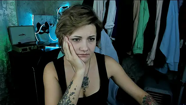 Snapshot of EvaBrownie chatting on September 2025 05:27:01 PM EvaBrownie online show from September 2025 05:27:01 PM