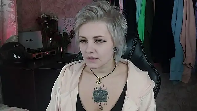 Snapshot of EvaBrownie chatting on January 2025 11:51:02 AM EvaBrownie online show from January 2025 11:51:02 AM