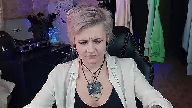 Snapshot of EvaBrownie chatting on February 2025 11:38:02 AM EvaBrownie online show from February 2025 11:38:02 AM